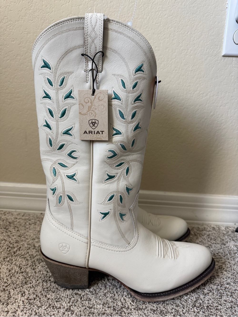 Ariat White Cowboy Boots with Teal Inlay NWT - Picture 2 of 5